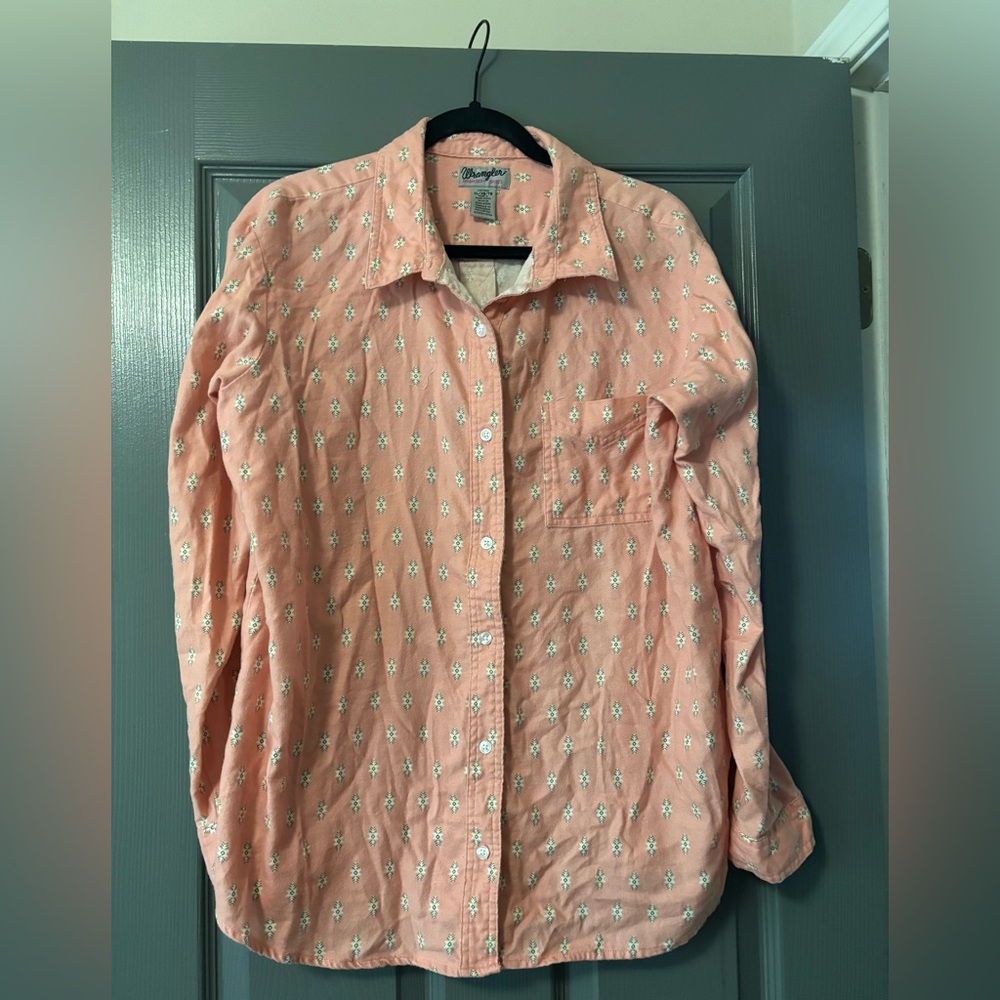Wrangler pale pink allover geometric print button down size XL